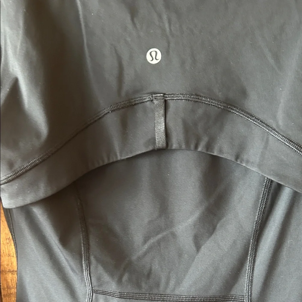 Lululemon Women's Black Jacket.   Size 6 - Picture 13 of 15